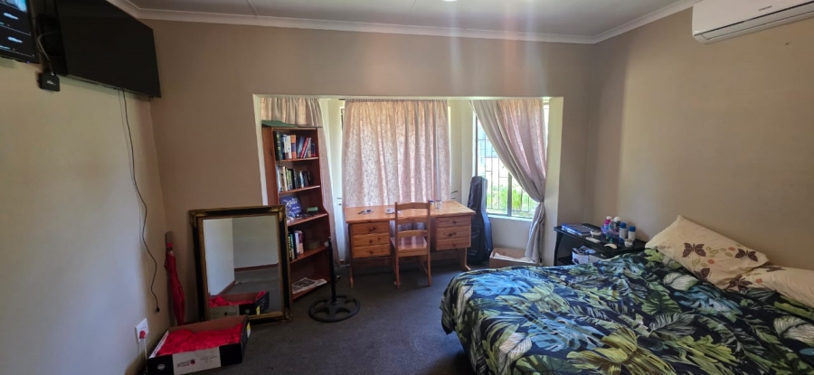 5 Bedroom Property for Sale in Wilkoppies North West